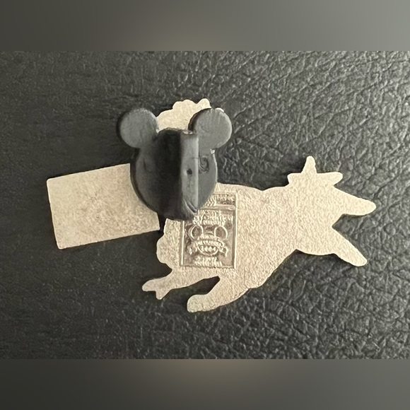 Disney: 2004 Chip ‘n’ Dale Christmas Pin - Picture 4 of 6